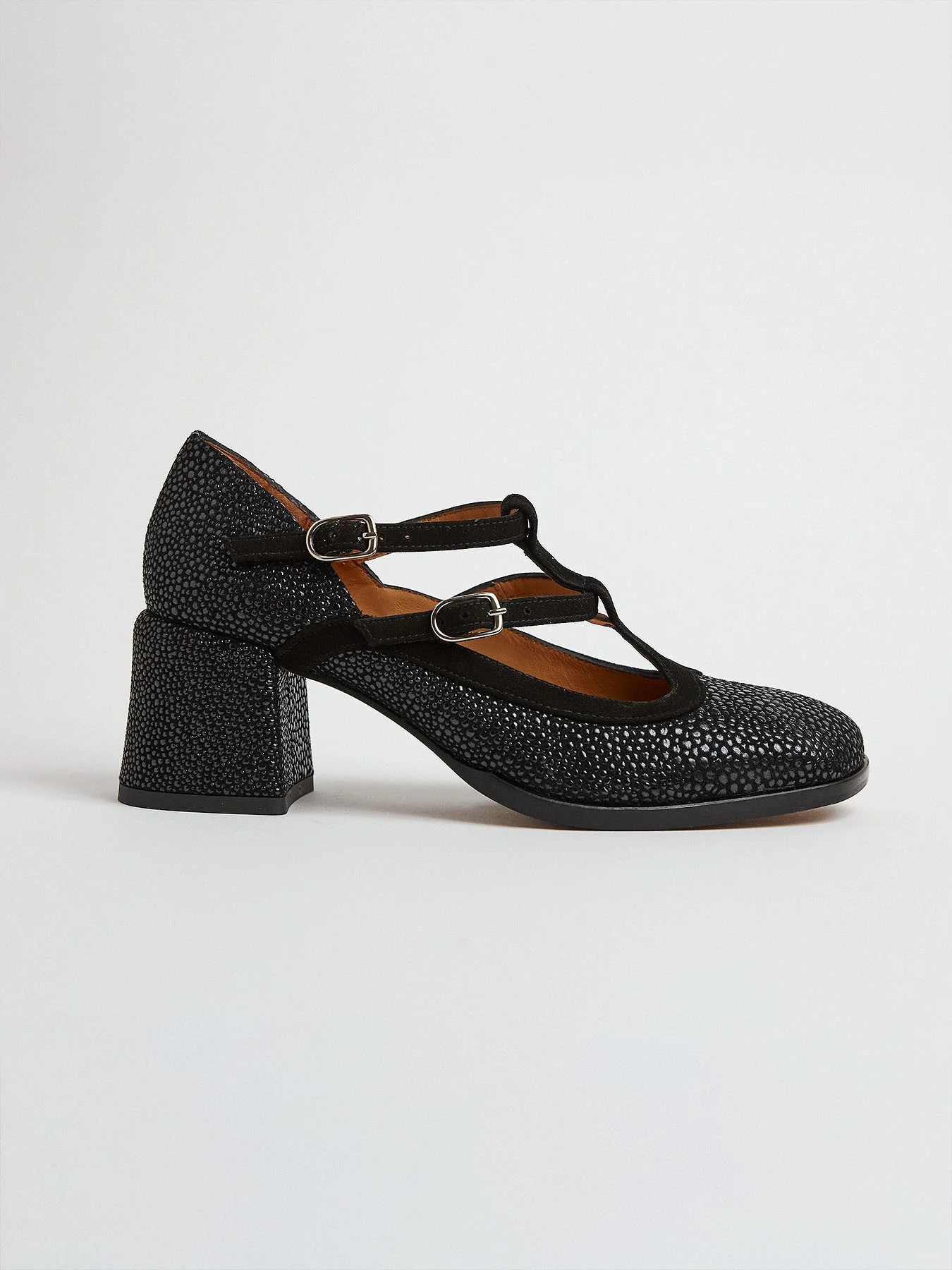 Zapato de mujer en piel con tacón medio. Martina