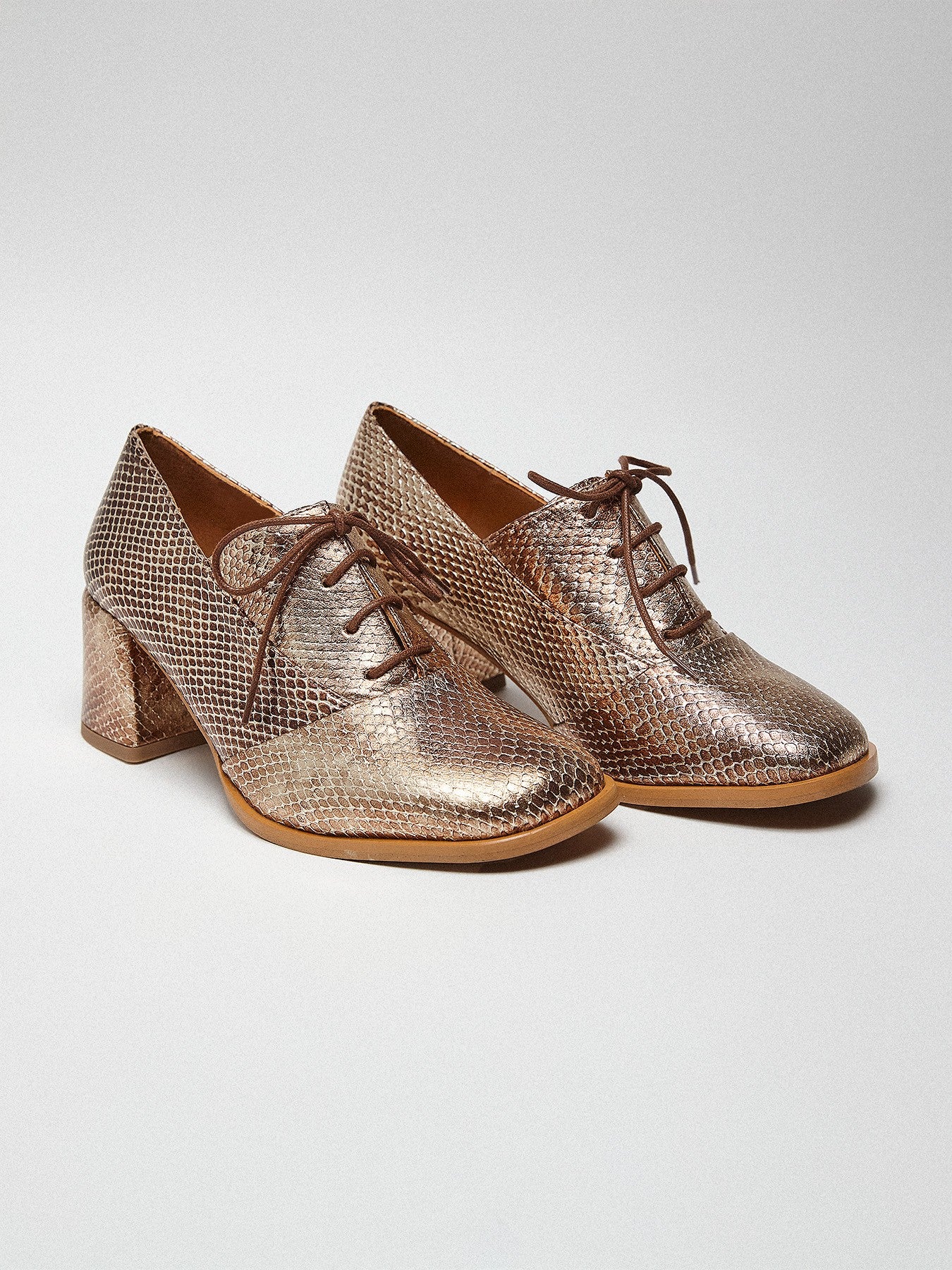 Zapato de mujer en piel con tacón medio. Mayla - Image 2