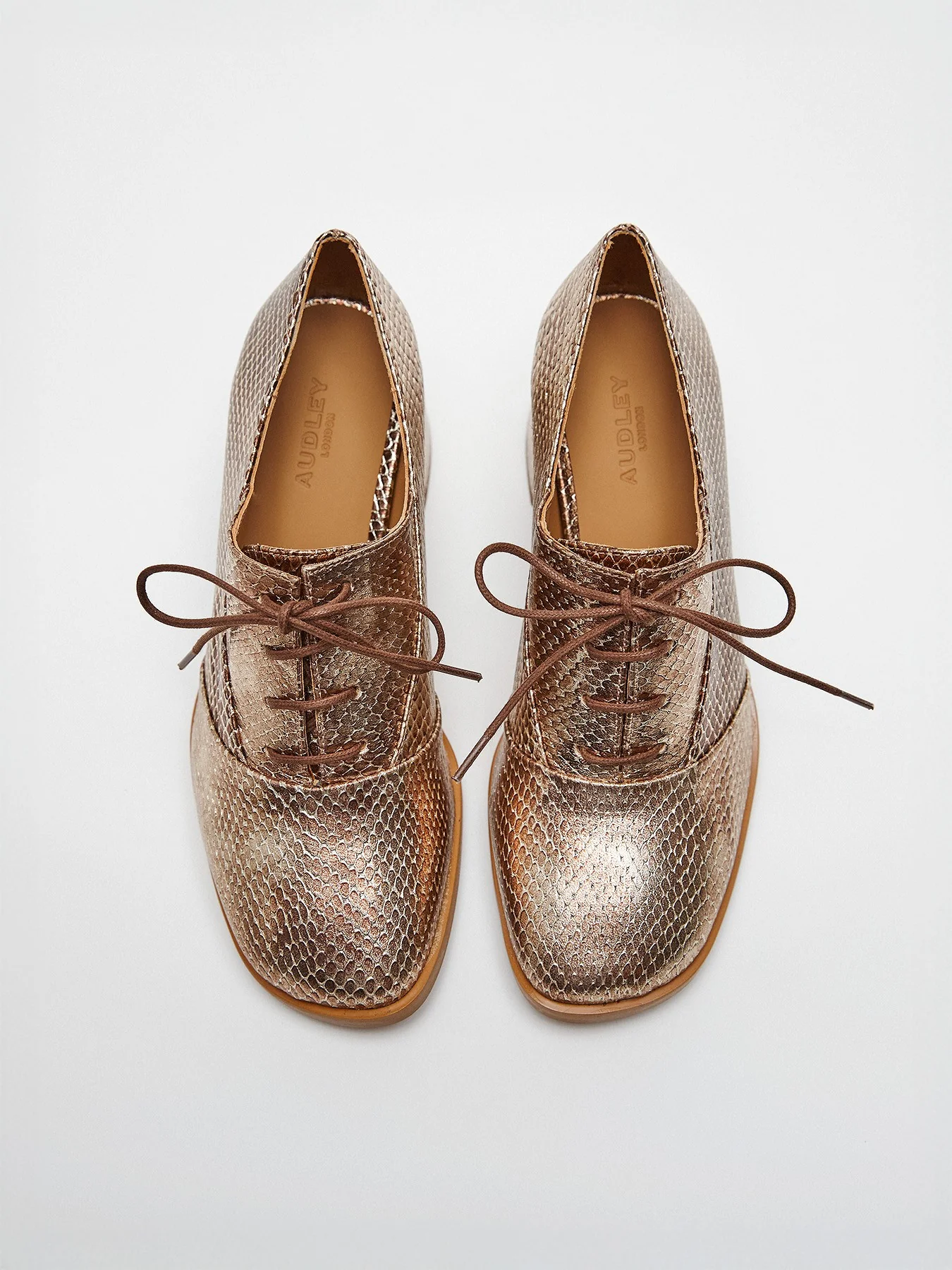 Zapato de mujer en piel con tacón medio. Mayla - Image 4