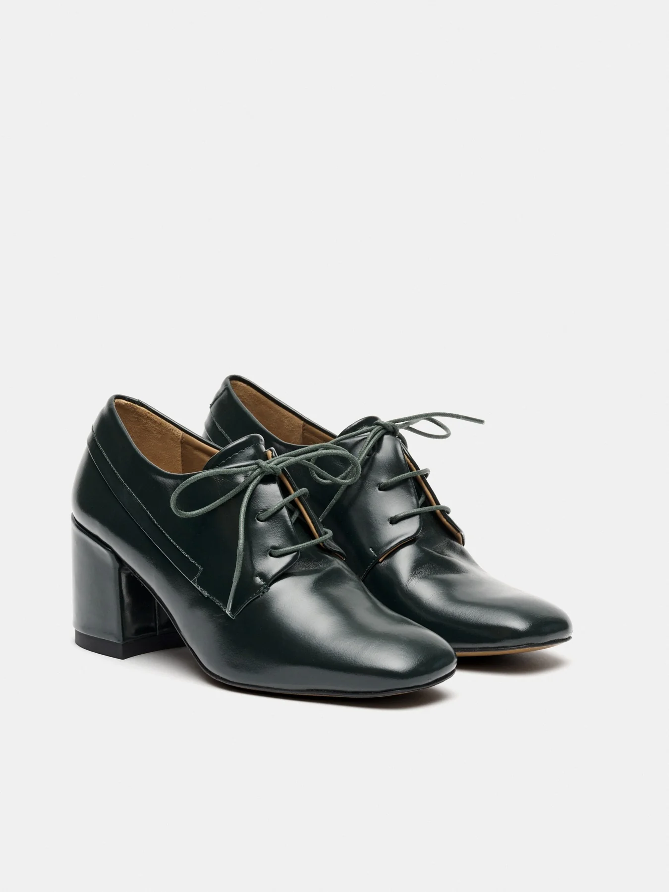 Zapato de mujer en piel con tacón medio. Mia - Image 3