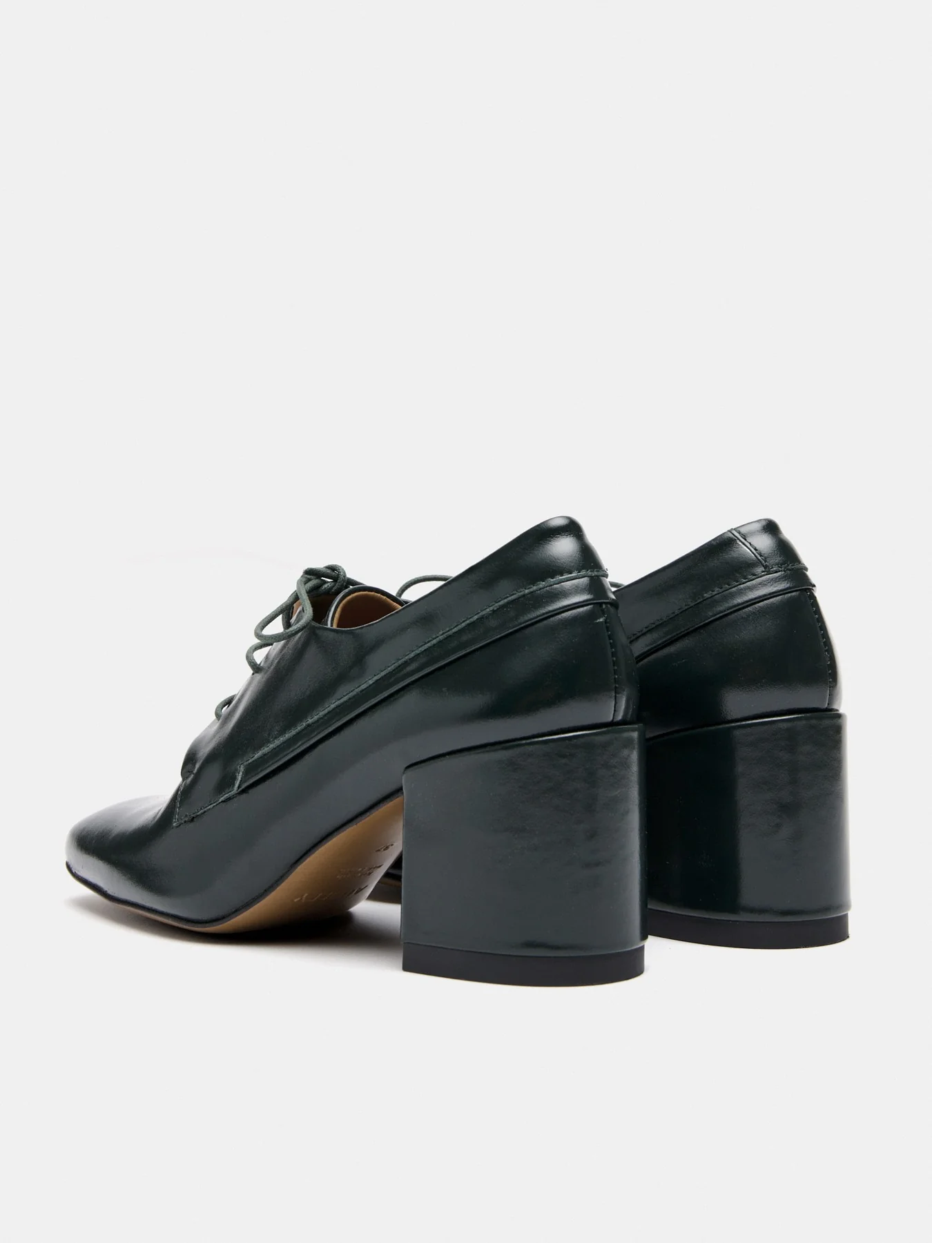 Zapato de mujer en piel con tacón medio. Mia - Image 4