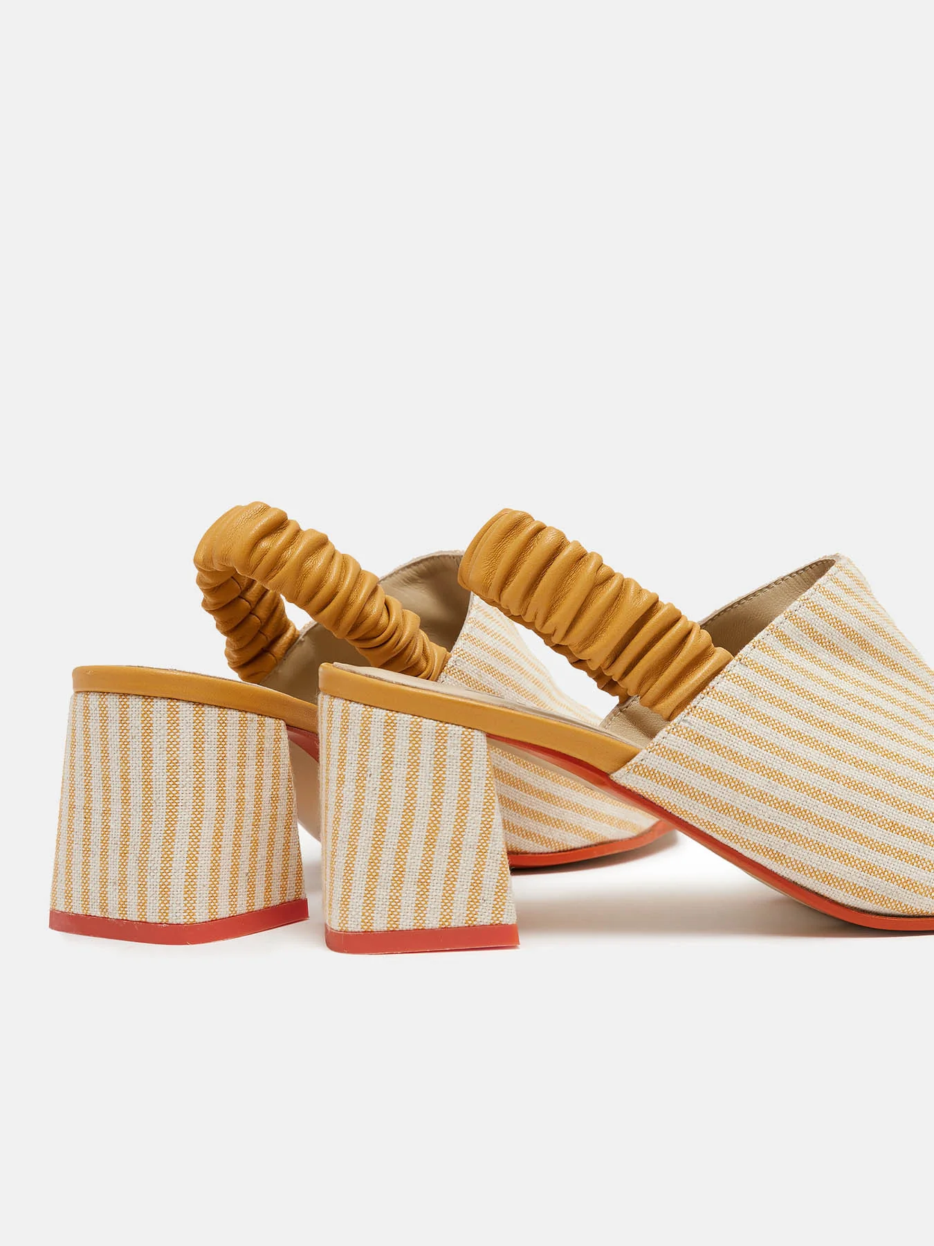 Zapato de mujer en piel con tacón medio. Norisa - Image 3