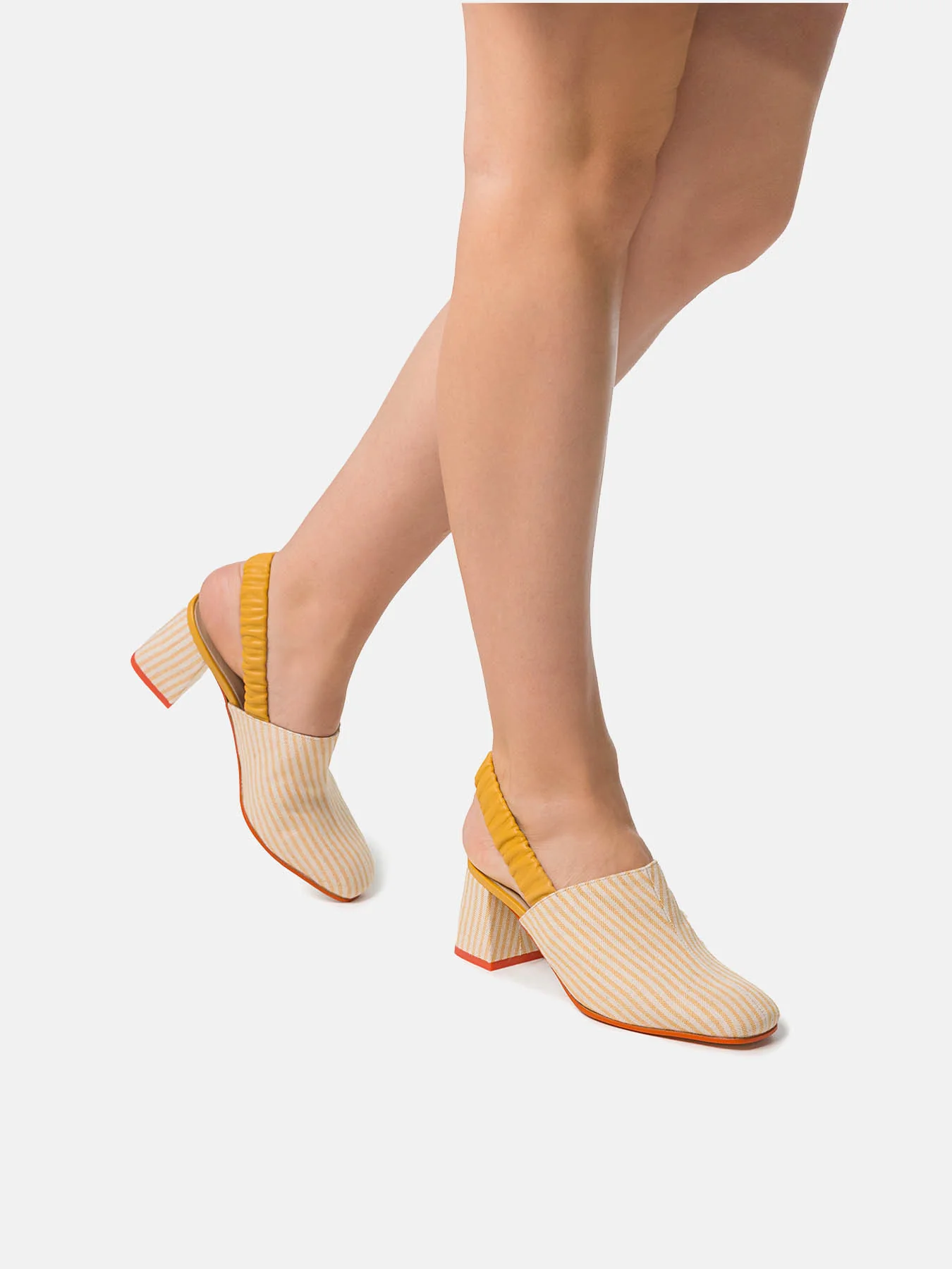 Zapato de mujer en piel con tacón medio. Norisa - Image 4